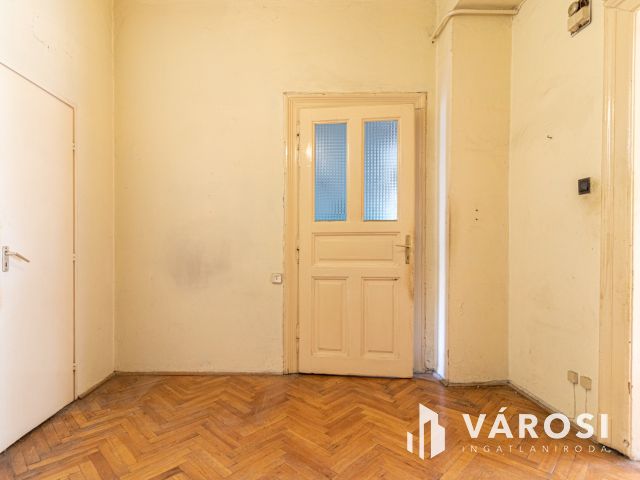 44 m2-es felújítandó garzon a Göncz Árpád Városközpontnál!