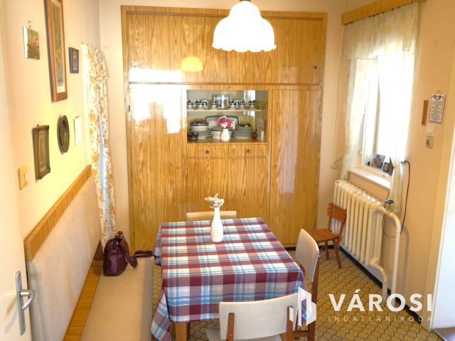 Écsi családiház eladó!